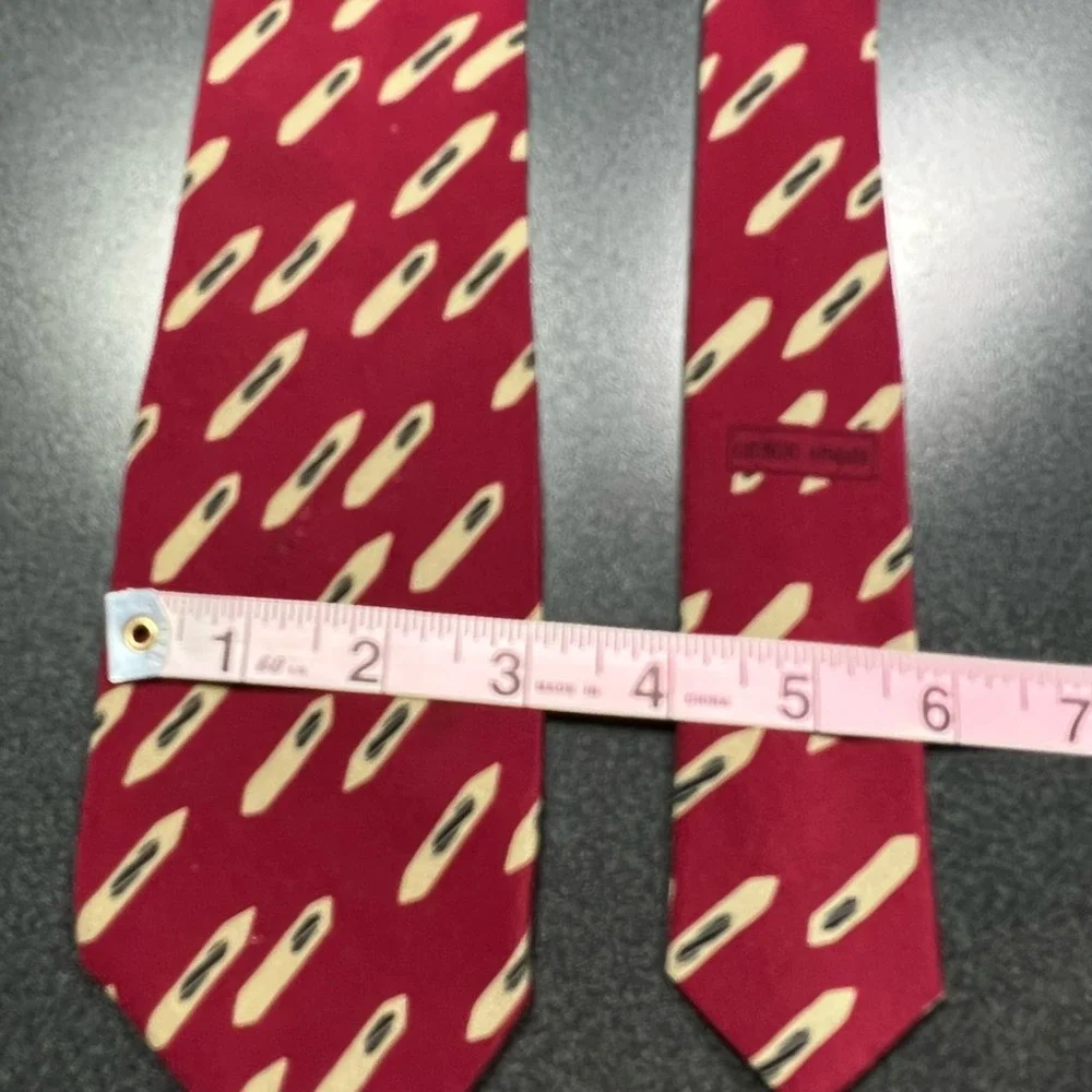 Giorgio Armani Mens Tie Necktie Red Beige Geometric 100% Silk Tied Classic Italy